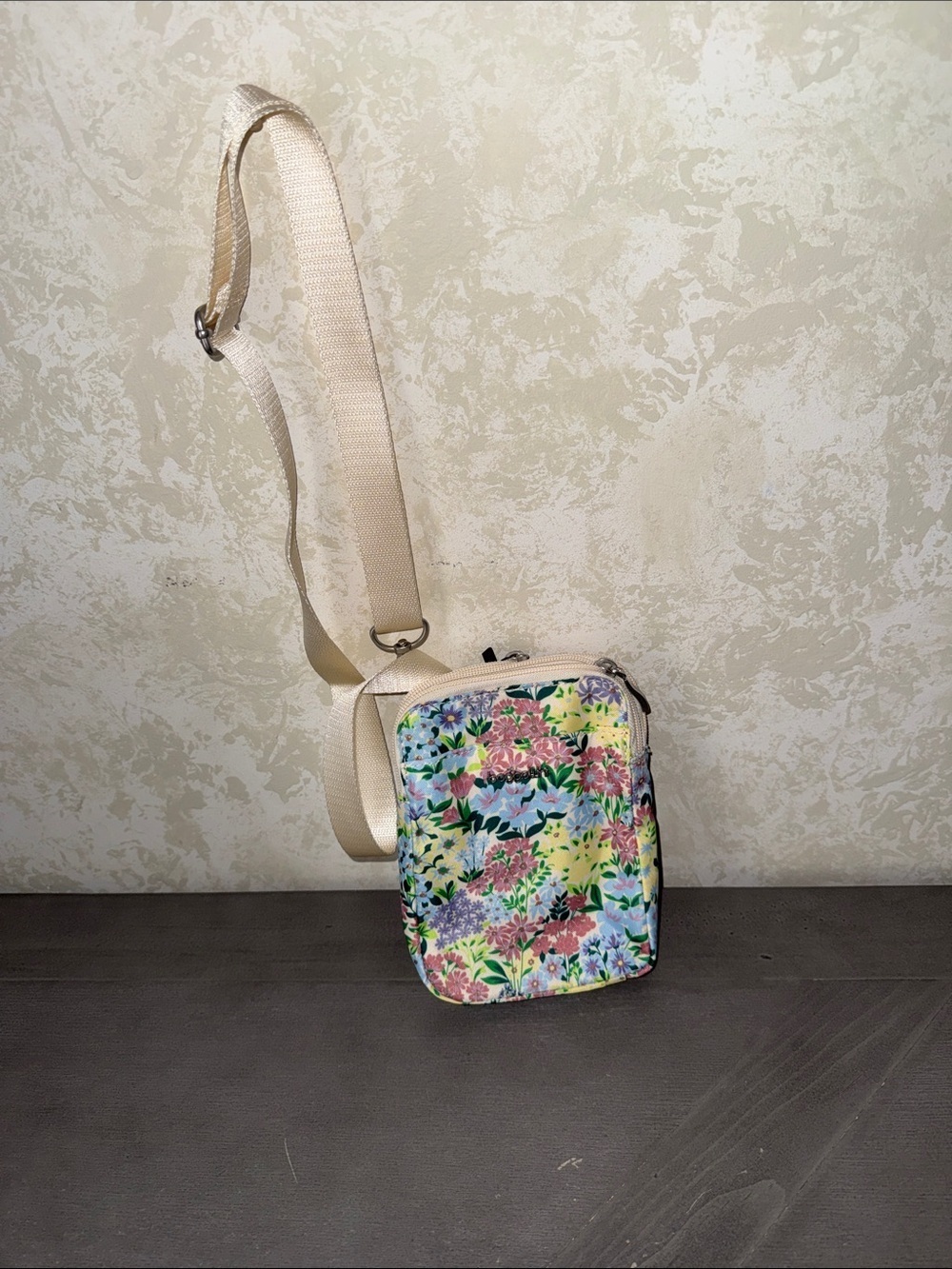 Baggallini Floral Crossbody in Cream Strap with Multicolor Print
